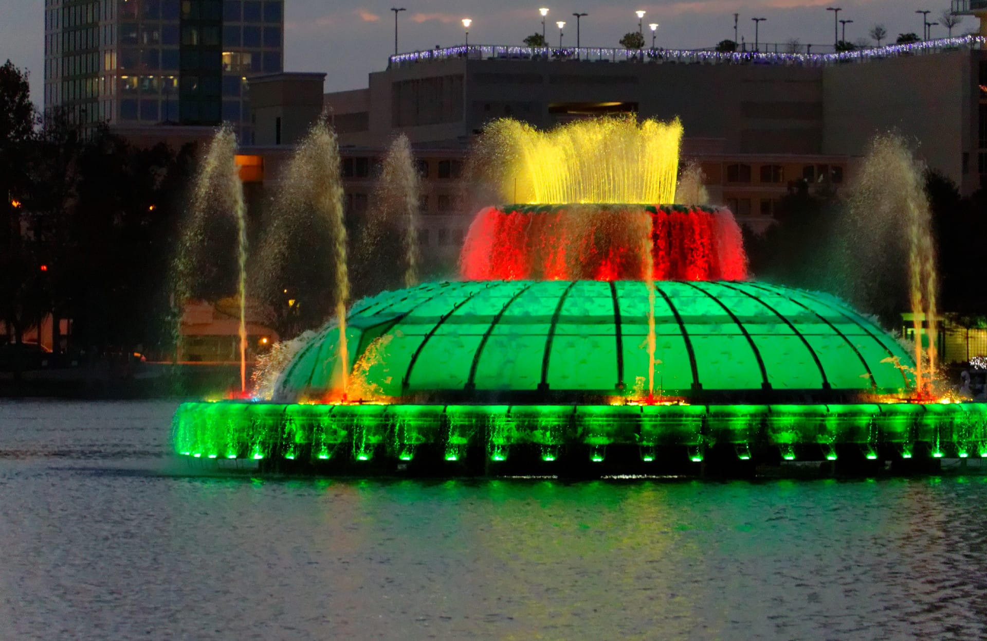 lake-eola-park-fountain_11637995603_o