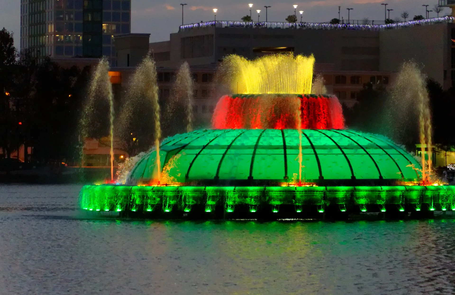 lake-eola-park-fountain_11637995603_o