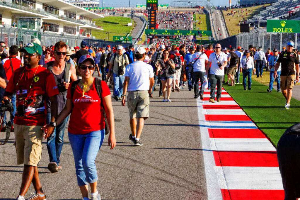 walking-the-track_10986922444_o